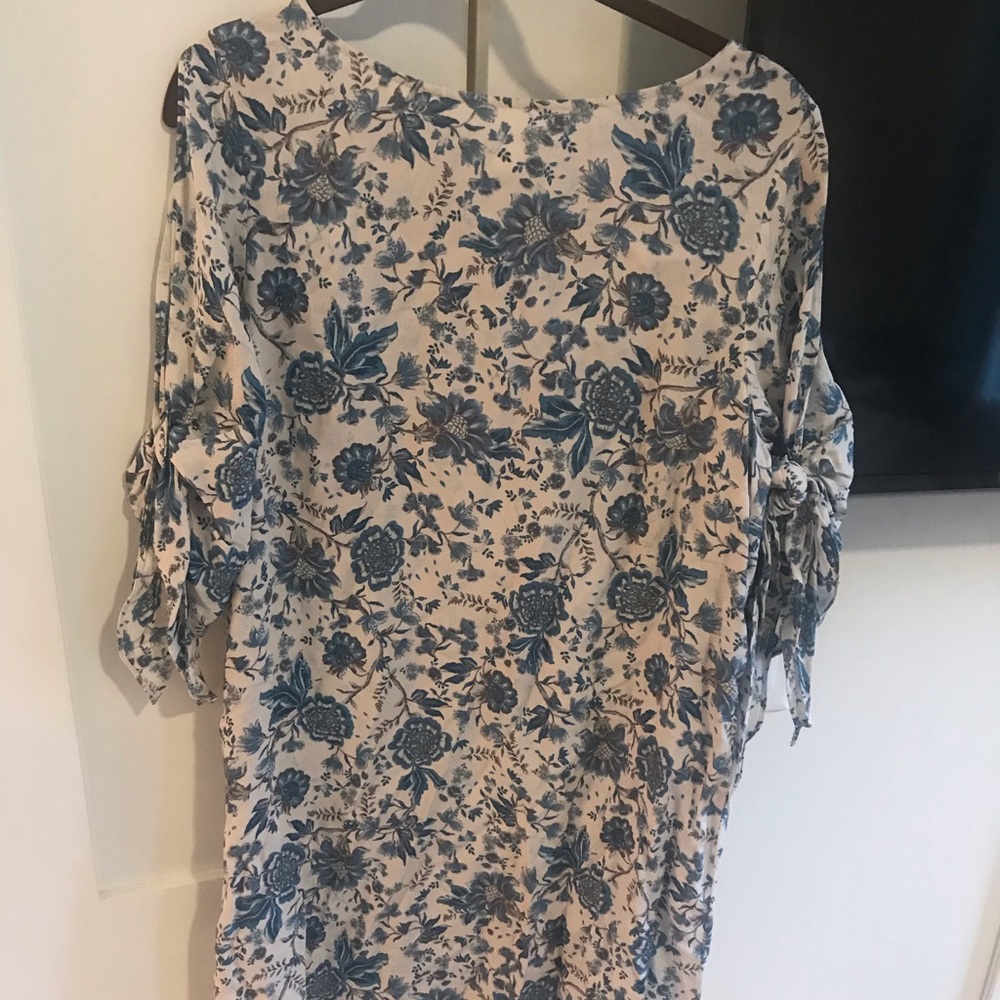 Blue Floral Cold Shoulder Shift Dress